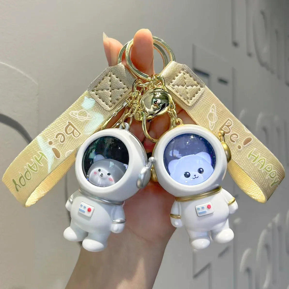 Starry night light astronaut couple keychain creative luminous bear keychain bag pendant small gift