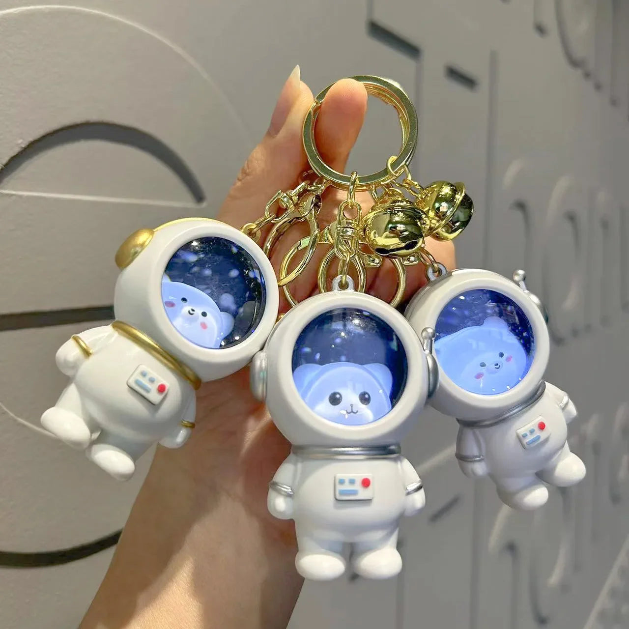 Starry night light astronaut couple keychain creative luminous bear keychain bag pendant small gift